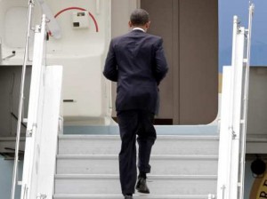 obama-trots-away