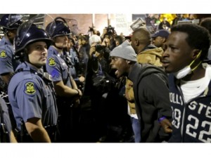 2013_Breitbart_ferguson-protesters-vs-police-ap