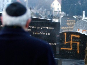 2011_Breitbart_france-jewish-cemetary-graffiti