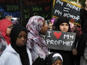 2011_Breitbart_muslim-protest-prophet-AFP-420x315