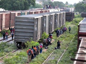 2011_Breitbart_Migrants-walk-accross-Southern-US-borders-AP-Photo-640x480