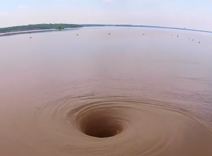 2011_Yahoo_News_Giant_Hole_LakeTexoma1