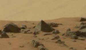 2011_Yahoo_News_Mars_Pyramid_X1