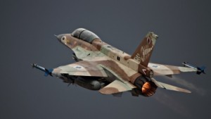 2011_Koenig_Israel_Warplane-F-16