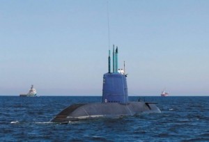 2011_Israel_Hayom_Israel_Dolphin_Sub