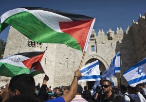 2016_Koenig_Israel_Flags_By_Israel_Gate