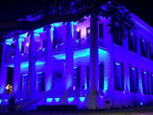 2016_Breitbart_Texas-Governors-Mansion-Blue-Light-640x480