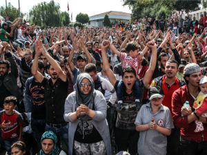 2016_Breitbart_Soros_turkey-migrants-640x480
