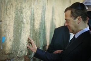 2016_debka_medvedev_wall_jerusalem-300x200