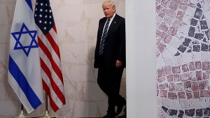 2016_koenig_trump-us-israel-flags