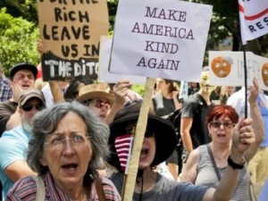 2016_breitbart_trump-impeachment-protest-in-new-york-420x315