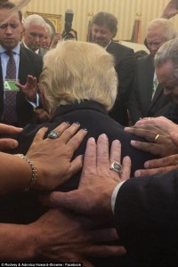 2016_drudge_trump_prayers_wh