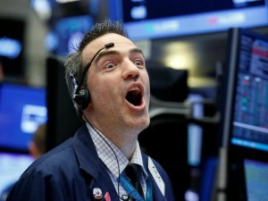 2016_deyo_dow-jones-hits-22000-first-time-640x480