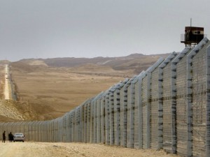 2016_toi_israel-egypt-border-fence-640x480