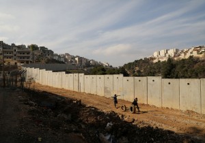 2016_koenig_israel_fence_jerusalem