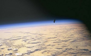 2016_yahoo_news_mysterious-object-has-been-orbiting-earth