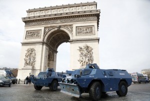 2016_drudge_macron_paris