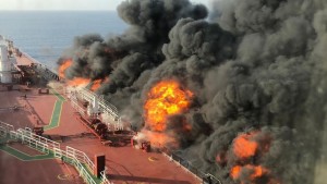 2016_Qalert_Hal_skynews-fire-oil-tanker-gulf-of-oman