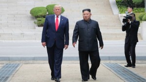 2016_Qalert_Hal_trump-kim