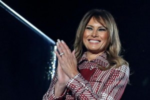 2016_Yahoo_Melania_Christmas_Happy