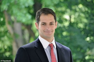 2016_Drudge_Andrew_Peek_WH