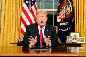 2016_Hal_Tonight_trump-ovaloffice