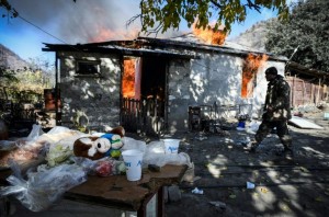 2016_Armenians_burn_all