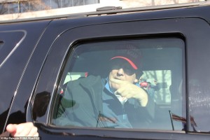 Trump_waves_DC