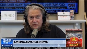 2016_Clouthub_Steve_Bannon_AMVO