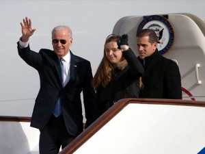 joe-biden-hunter-biden-china-air-force-two-ap-640x480
