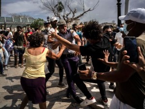 cuba-protest-police-attack-AP-640x480