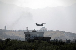 Helicopter-Evac-US-Embassy-Kabul-Afghanistan-08-15-2021