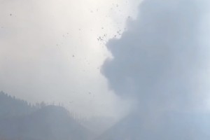 2016_Hal_LaPalma_LavaBombs_large