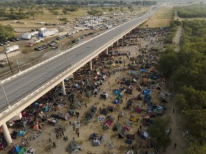 2016_Breitbart_mexico-us-border-migrants-migrants-haiti-at-an-encampment-del-rio-international-bridge-e1633665755226-640x480