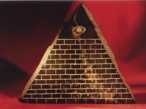 2016_Klaus_Dona_01Pyramid stone with eye no