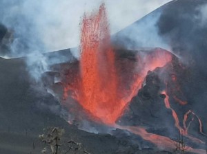 2016_Volcano_Dis_LaPalma_500-lavafountain28nov21_l