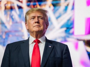 2016_Breitbart_News_donald-trump-speech-az-july24-2021-getty-640x480