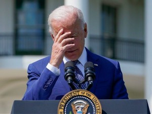 2016_Breitbart_pres-joe-biden-facepalm-wh-aug-5-21-ap
