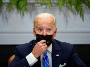 2016_Breitbart_joe-biden-mask-omicron-coronavirus-wh-121621-getty-640x480